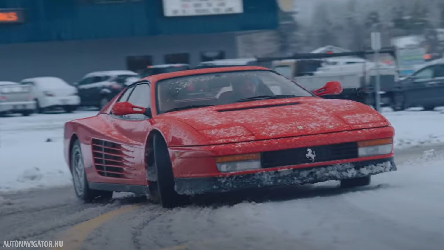 Lerágtuk a körmünket a hóban csúszkáló Ferrari Testarossa láttán