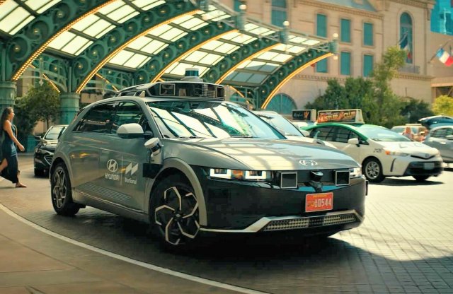 Videón az önvezető taxi Las Vegasban: te be mernél ülni?