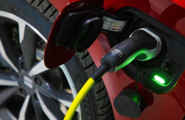 Mi a különbség az otthoni és a nyilvános autótöltés között?