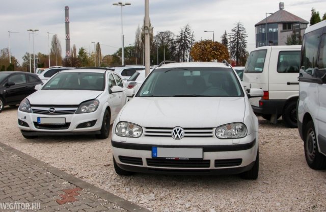 Még öregebbek és még drágábbak lettek a használt autók 2022-ben