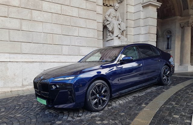 Mutatjuk az új BMW 7-es hazai árait!