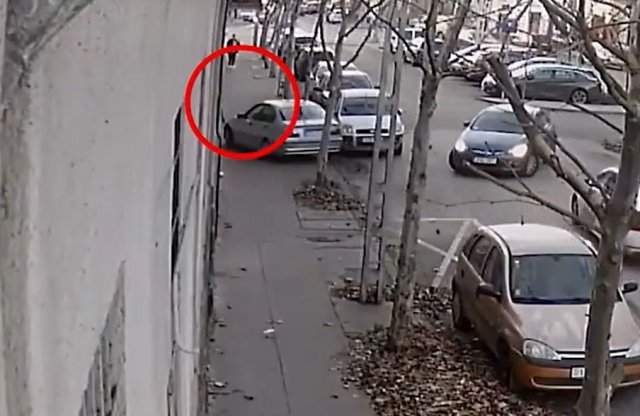 Járdára hajtva menekült a rendőrök elől Budapesten egy sofőr