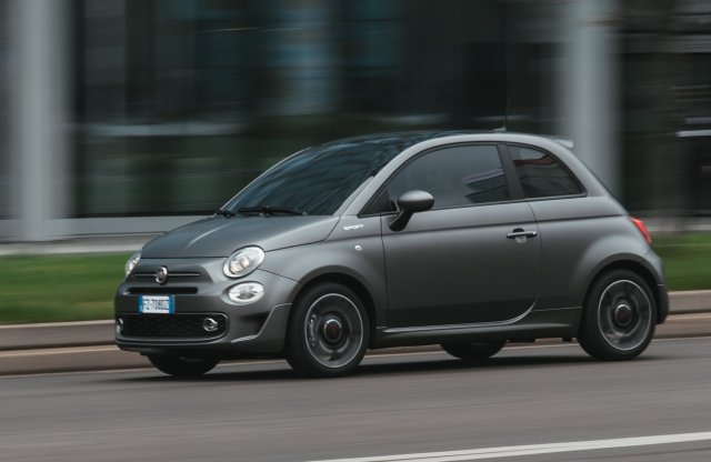 200 km/h a cél a Fiat 500 hibrid háromhengeresével az Autobahnon