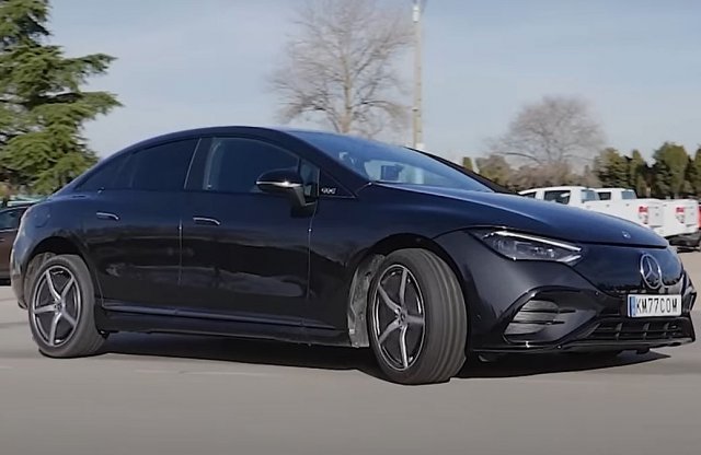 Villany-luxuslimuzin a jávorszarvas ellen