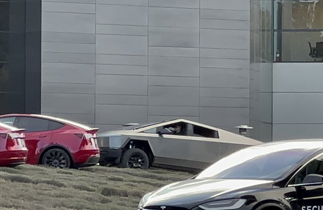 Virágágyásban tesztelték a Tesla Cybertruckot