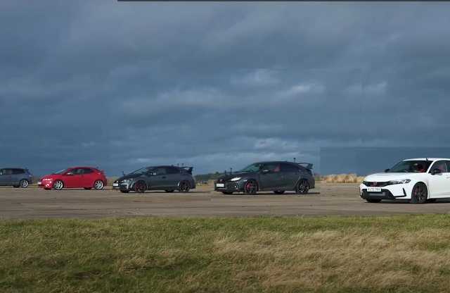 Egymásnak feszült az összes Civic Type R generáció!