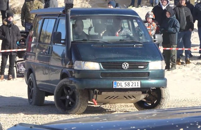 Ilyen, amikor terepjárót faragnak egy T4 Transporterből!