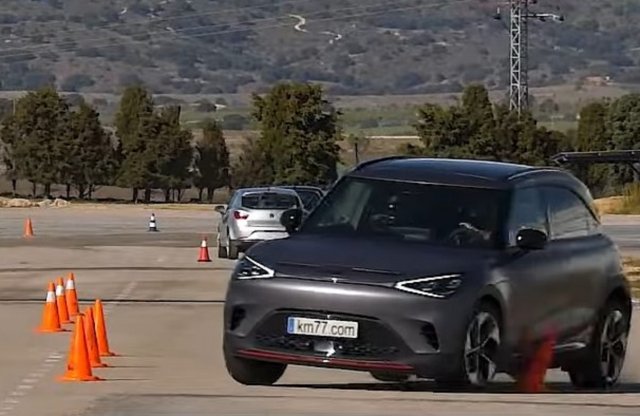 Így bukott el a jávorszarvas-teszten a kínai Brabus smart!