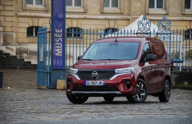 Íme a Nissan új villanyfurgonja, amelyből nagycsaládos is jön!