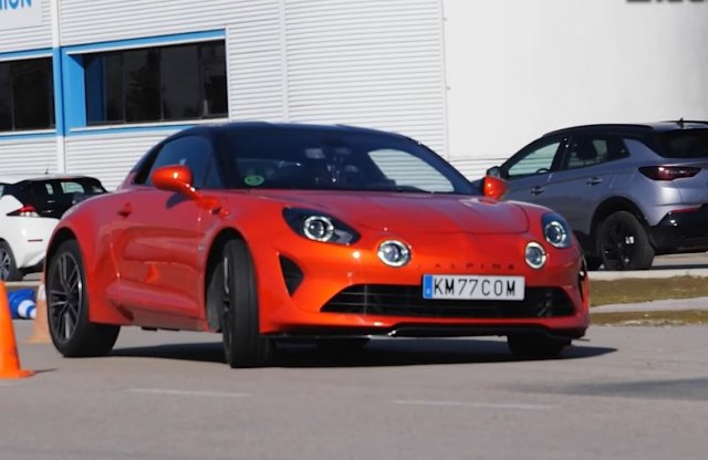 Bizonyította sportautó mivoltát az Alpine a jávorszarvasteszten