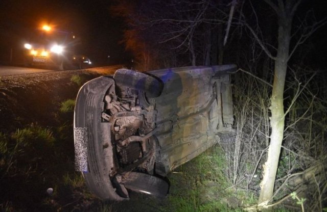 Ittasan vezetett, árokba borult egy furgonnal