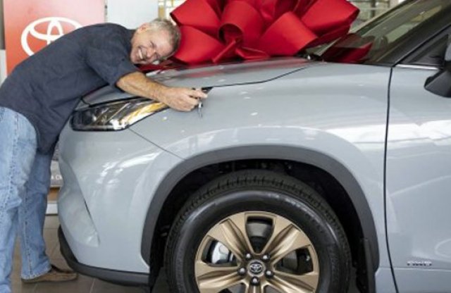 A hurrikán hozott új autót a hűséges Toyota tulajnak