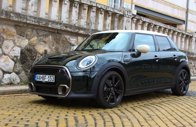Képes krónika: mini még az ötajtós Mini?