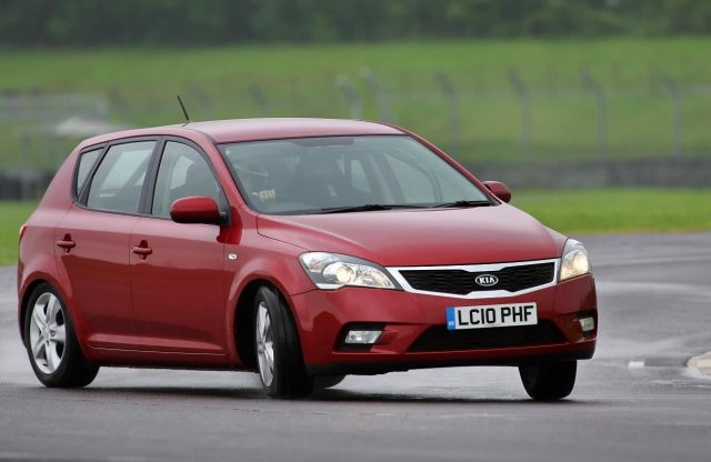 Még mindig él az a Kia Ceed, amit a Top Gearben nyúztak