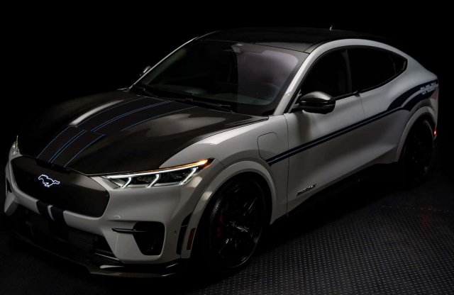 Forog-e a sírjában Shelby?