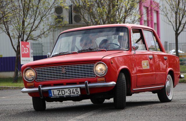 Lada vagy Porsche? Legeltesd a szemed az örök klasszikusokon!