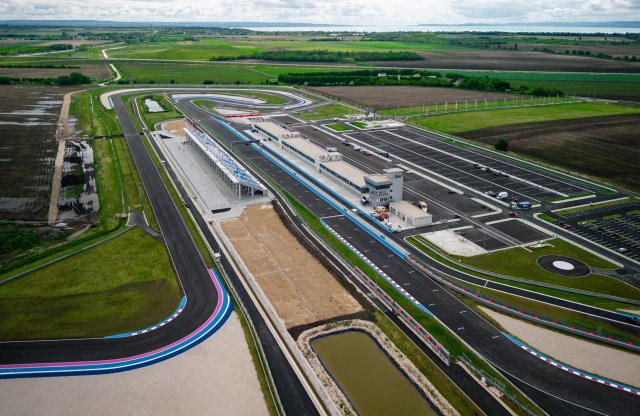 Az elsők között teszteltük Európa legújabb pályáját a Balatonon!