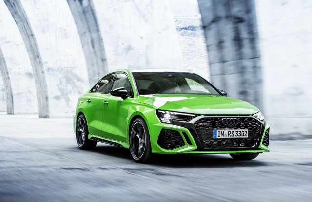 Egy utolsó dobásra készülnek a benzines Audikkal