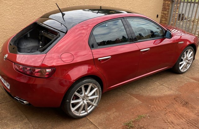 Két autó szétvágásával alkotott új típust egy Alfa Romeo rajongó