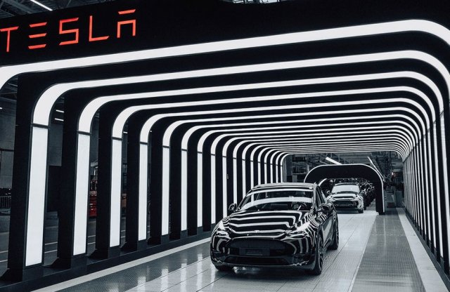 Hatékonyabb akkumulátorokkal kísérletezik a Tesla