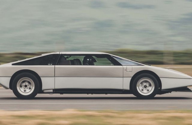 44 éves autót hoztak vissza a sírból, 320-ig meg sem álltak vele