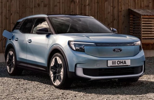 Villanyautókra állítják át az európai Ford központot