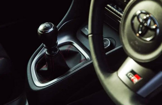 Néhány év múlva jöhet a kézi váltós villany-sportautó