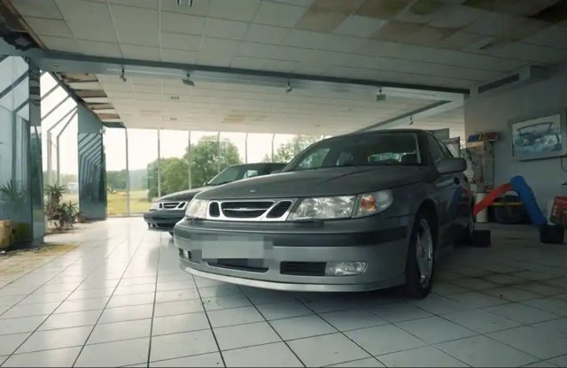 Még a bemutatóautókat is ottfelejtették a bezárt Saab szalonban