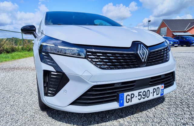 Itt a világ legnépszerűbb francia autójának friss változata!