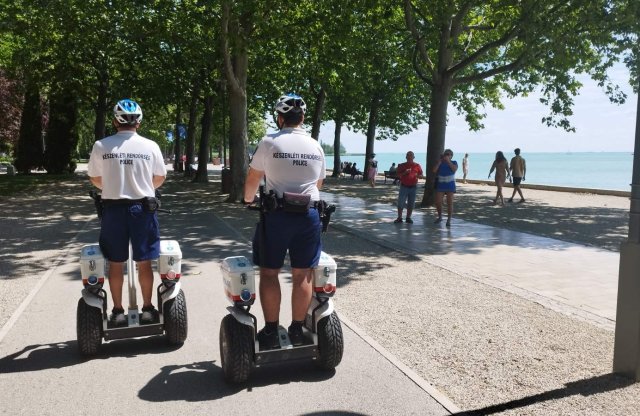 Már a Balatonnál is járőröznek a rendőrségi segway-ek!