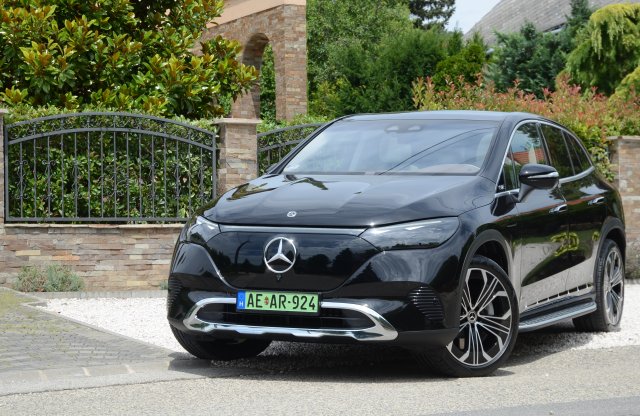 A nagytesó kisebb változata? Itthon a Mercedes EQE SUV!