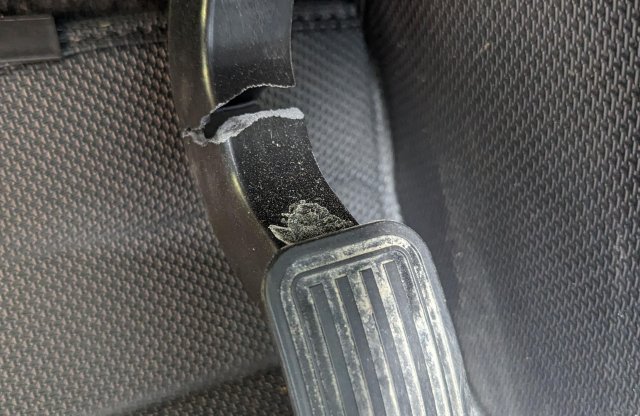 Valakinek sikerült töröttre taposnia egy Tesla menetpedálját