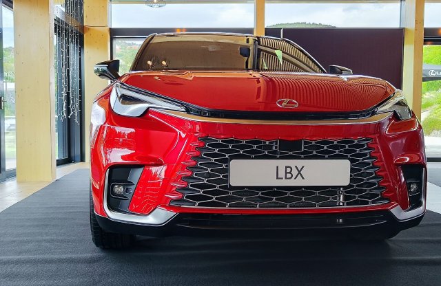 Ebből a Lexusból fogy majd a legtöbb itthon?