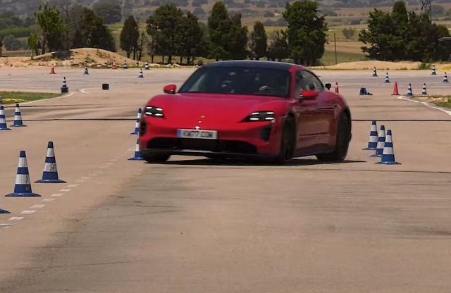 Stabilabb nem is lehetne a Posche Taycan a jávorszarvasteszten