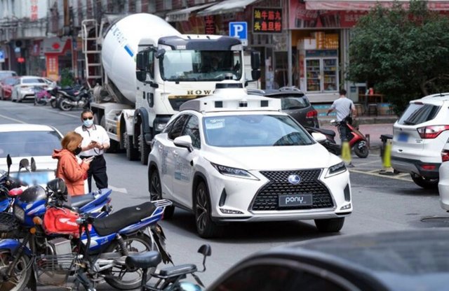 Robottaxikra cserélné a Toyota a hagyományos taxikat