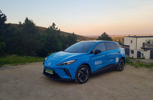 Tényleg lehet belőle villany-népautó? Teszten az MG4!