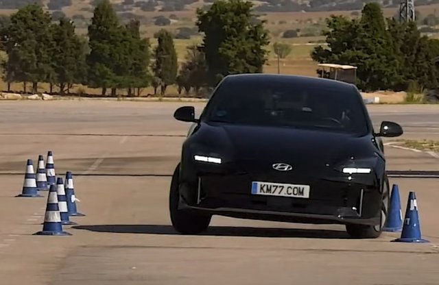 Feladta a leckét a jávorszarvasteszt a Hyundai Ioniq 6-nak
