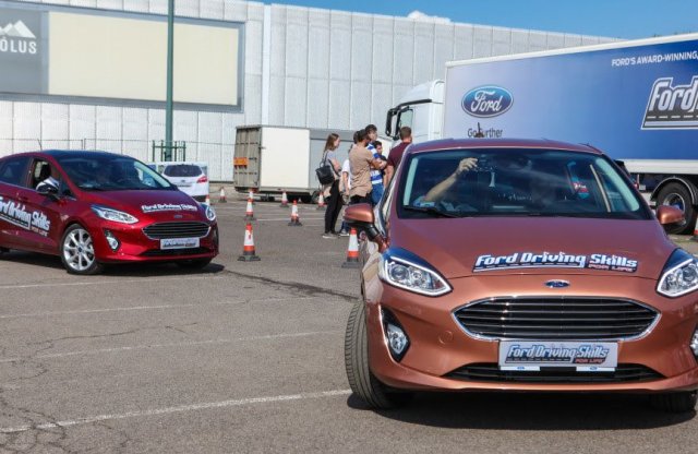 Újra ingyenes vezetéstechnikai tréninget tart a Ford!