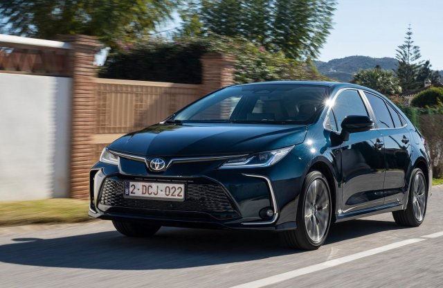 Augusztusban is szenvedett az újautó-piac