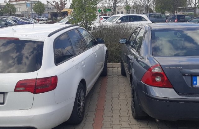 Majdnem verekedés tört ki a ferdén parkoló Audi miatt