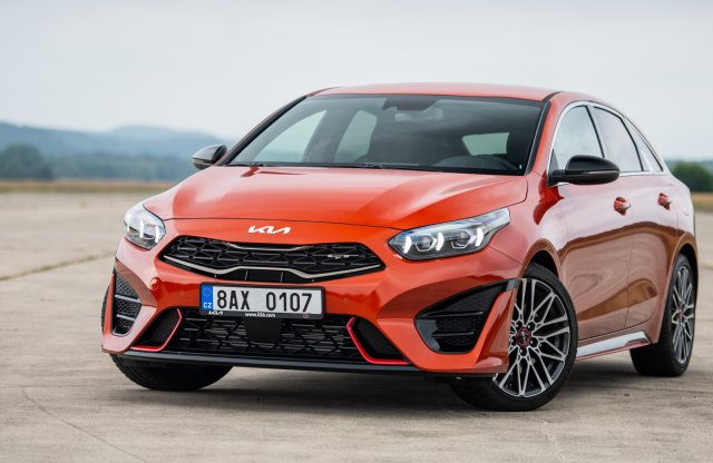 Gond nélkül tudja a 230 km/órát a legerősebb Kia ProCeed