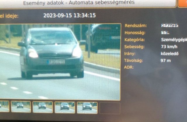 Oda-vissza beleszaladt a traffipaxba az „ámokfutó” Prius!