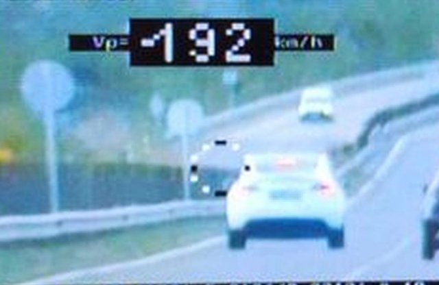 192 km/órával száguldozott egy Tesla Nógrádban