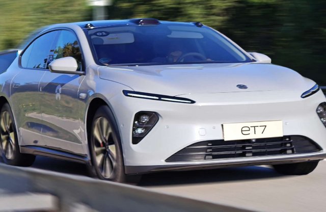 Brutálisan veszteséges a NIO, de a kínai állam kisegíti a céget