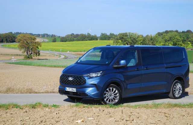 Dízellel az igazi? Ilyen az új Transit és Tourneo Custom!