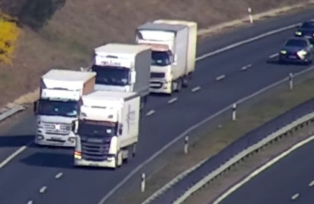 Ismét a szabálytalanul előző kamionosokra vadásztak az M7-esen