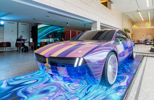 Most te is megnézheted élőben a BMW színváltós autóját!