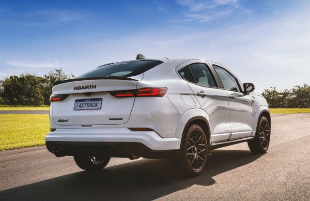 Vinnéd ezt a BMW-nek tűnő Fiatot 11 millió forintért?