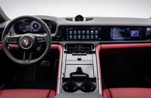 Képernyő képernyő hátán az új Porsche Panamera belsejében