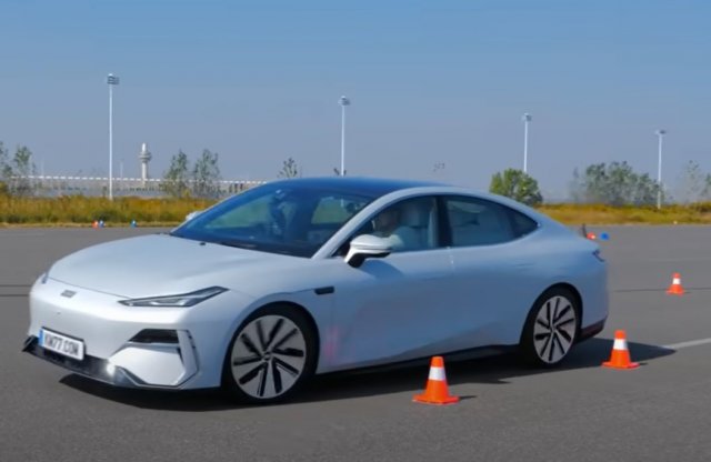 Alázta a konkurenciát a kínai villanyautó a jávorszarvasteszten